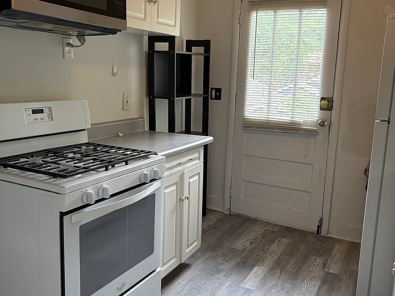 504 Calhoun St NW #B — Photo 2