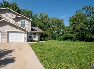 1200 Sunchase Dr, Lawrence, KS 66044