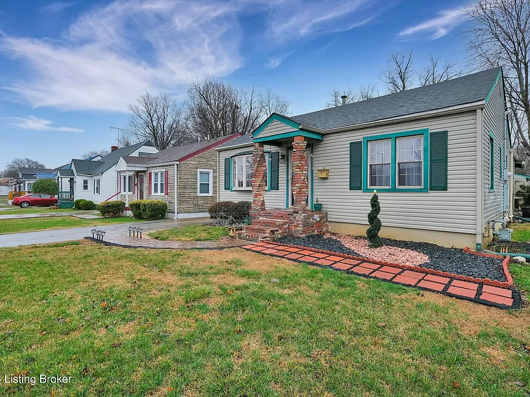 3534 Algonquin Pkwy — Photo 6
