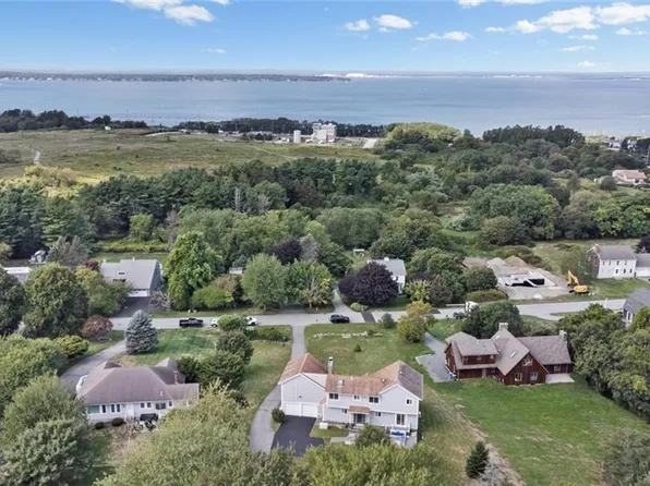 10 J H Dwyer Dr, Middletown, RI 02842