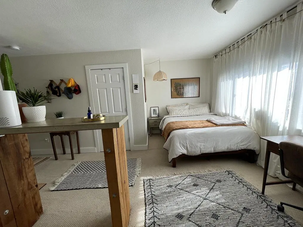 2801 Downing Street — Photo 2