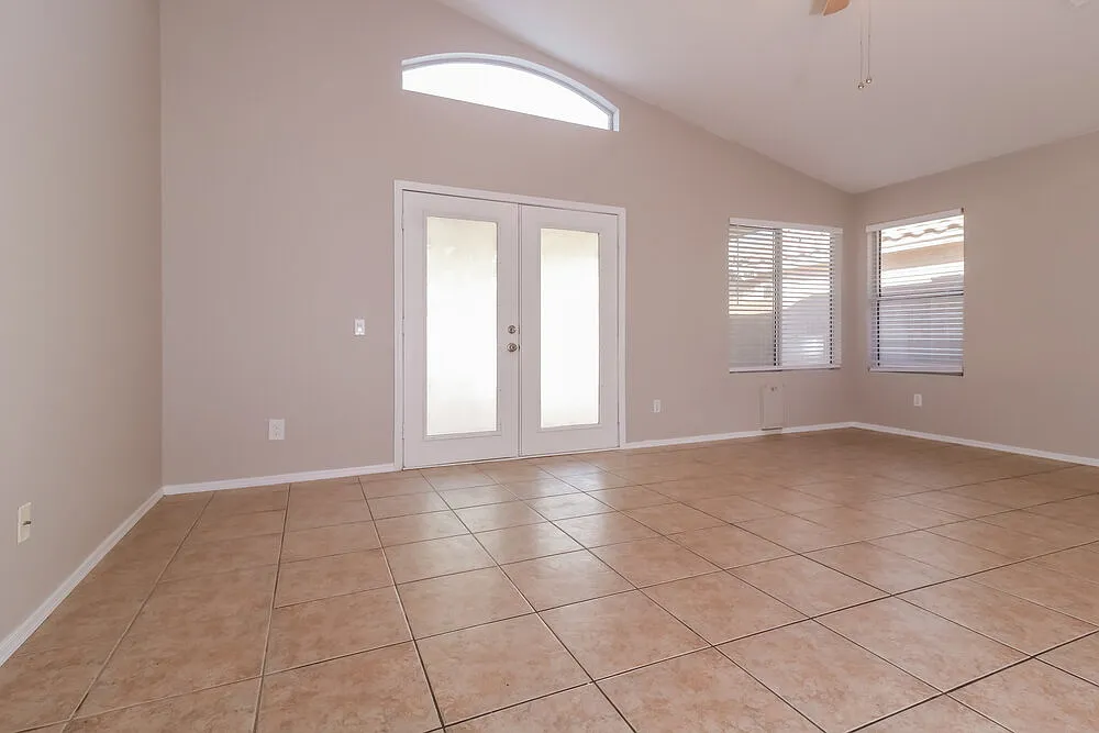 3 bed, 2.0 bath, 1234 sqft, $2,435 — Photo 4