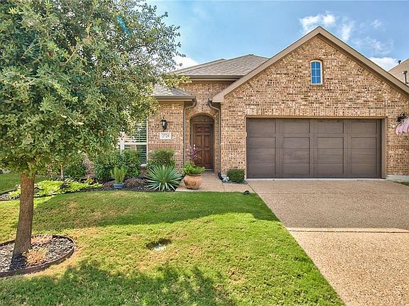 3rd image of 2720 N Umberland Dr