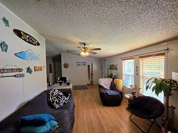 3rd image of 106 Sunnyside Court