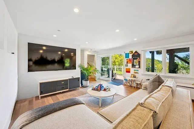 Country Club Dr — Photo 16