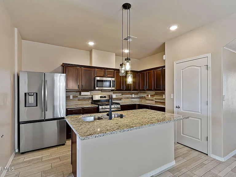 3921 Desert Dunes Dr — Photo 14