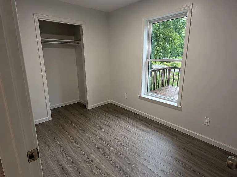 34 Maple Ave N — Photo 18