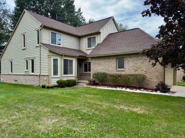 741 Red Maple Ln