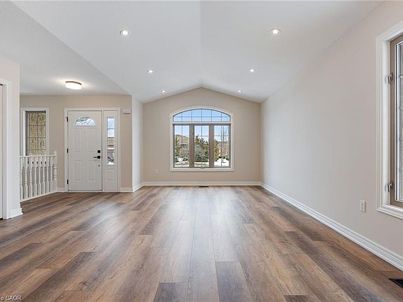 5th image of 332 Duncombe Rd