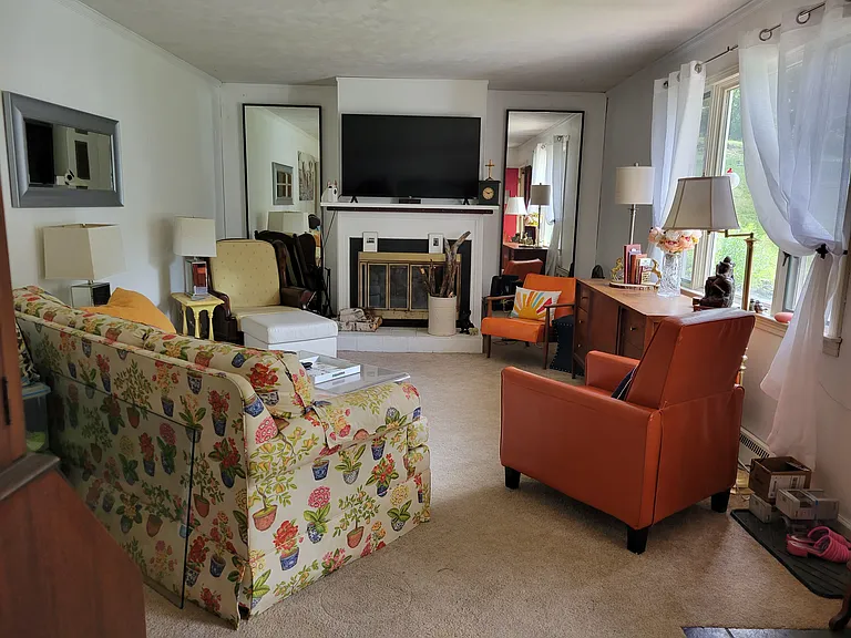 Hillcrest Dr — Photo 46