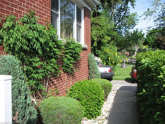 4th image of 115 King St E