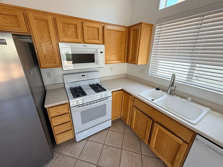 2337 Sun Cliffs St — Photo 18