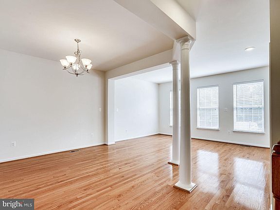 3rd image of 8591 Wyngate Manor Ct