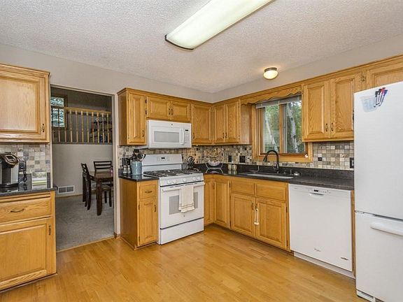5th image of 5889 Otter View Trl