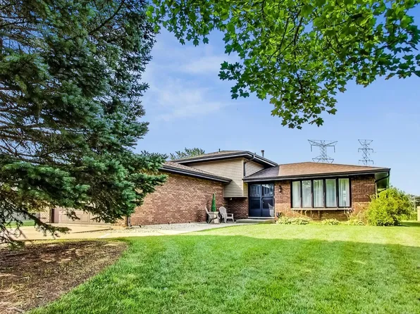 2409 Durness Ct, Crest Hill, IL 60403