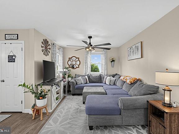 4th image of 818 Price Ave
