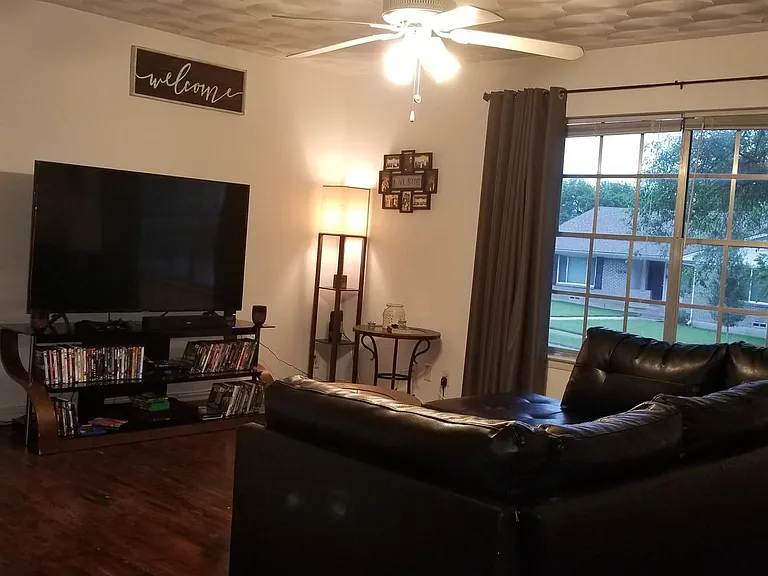 10833 Marchant Cir — Photo 3
