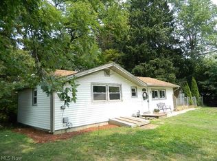 1521 Hubbard Rd, Madison, OH 44057