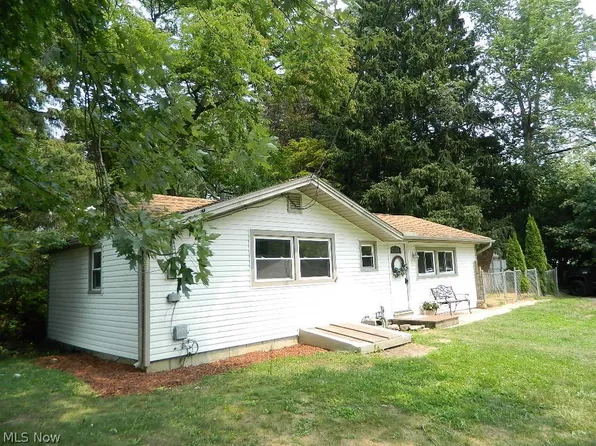 1521 Hubbard Rd, Madison, OH 44057