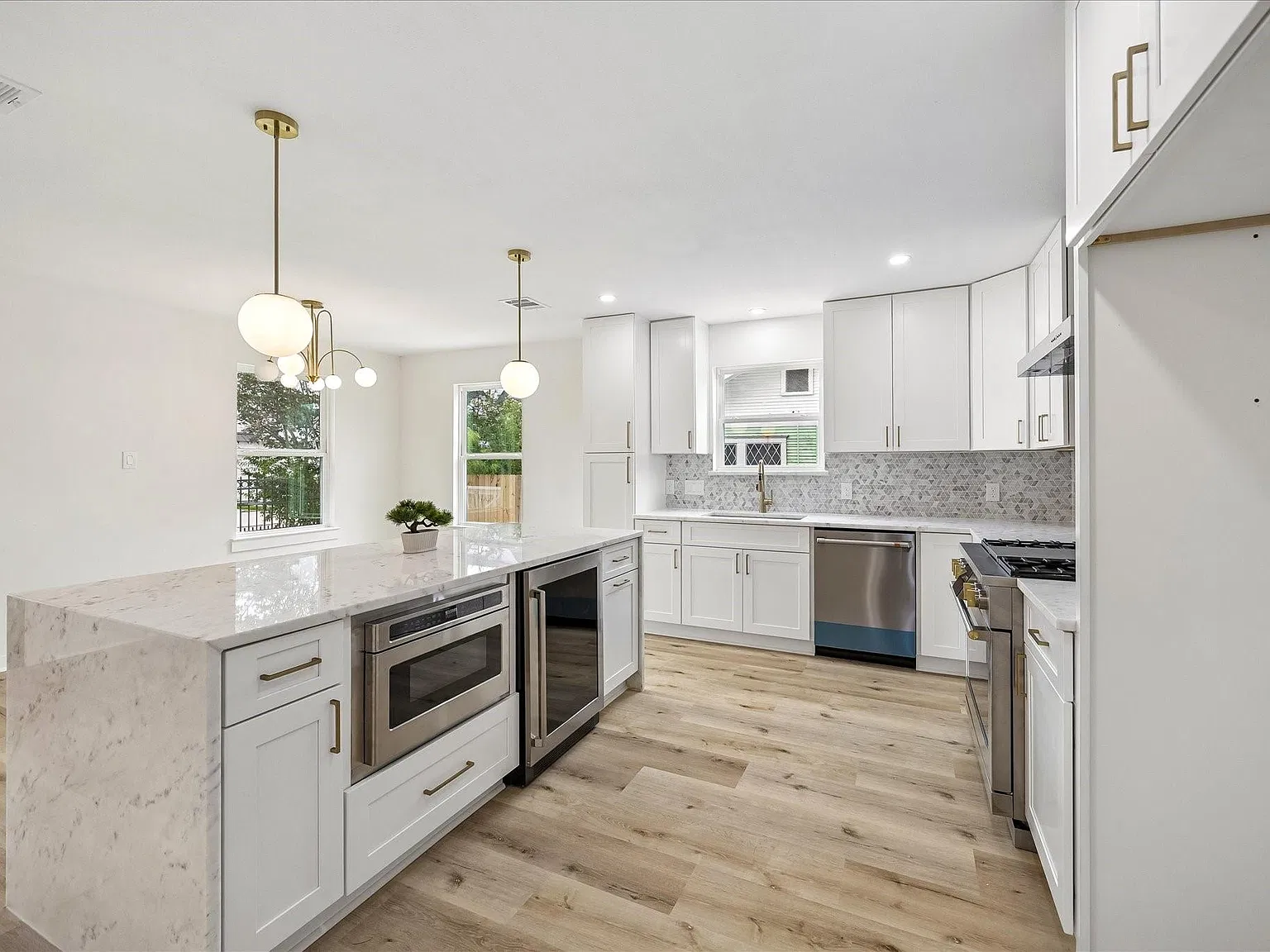 4 bed, 2.5 bath, 1845 sqft, $3,599 — Photo 3