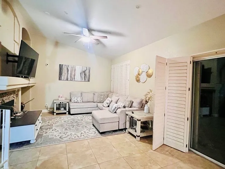 3211 E Behrend Dr — Photo 4