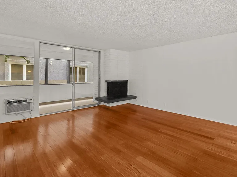11946 Montana Ave #103 — Photo 3