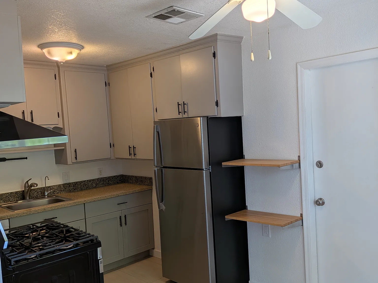 2 bed, 740 sqft, $1,850 — Photo 2