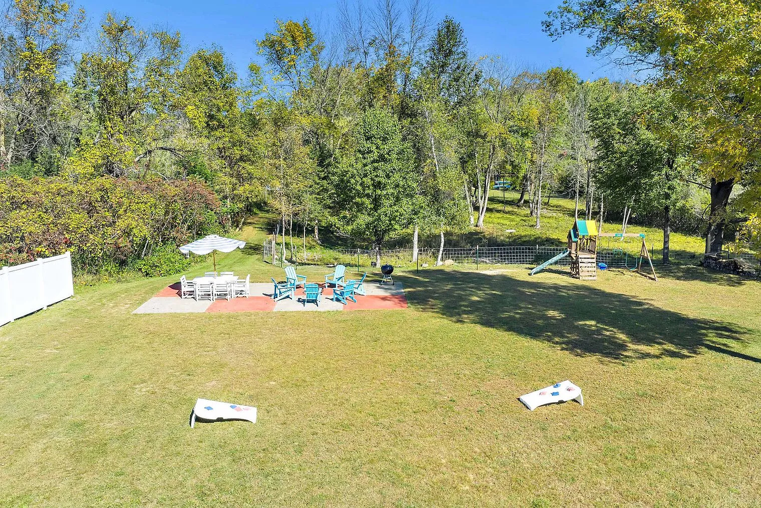 5 bed, 3.0 bath, 2497 sqft, $6,988 — Photo 2
