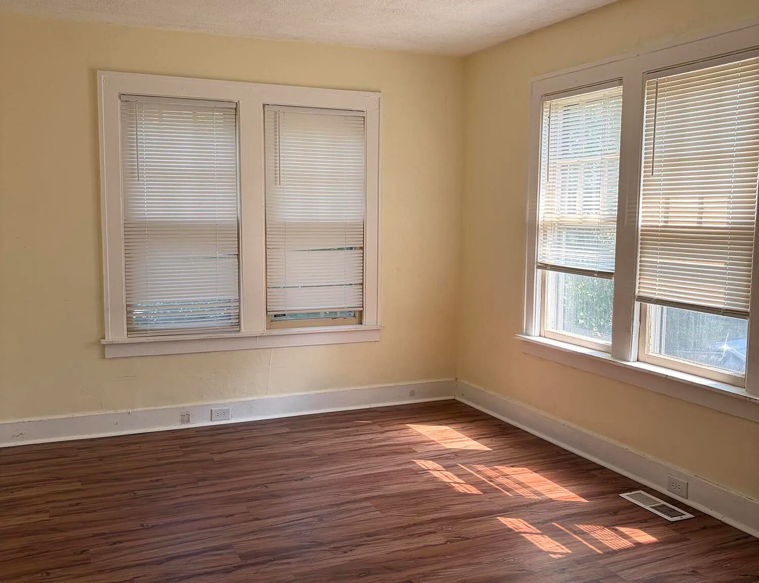 4 bed, 2.0 bath, 1152 sqft, $1,900 — Photo 2