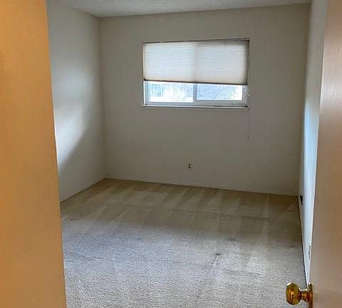 3rd image of 10449 Mary Ave