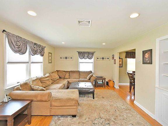 2nd image of 13 West St