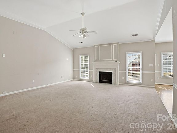 5th image of 15733 Berryfield St