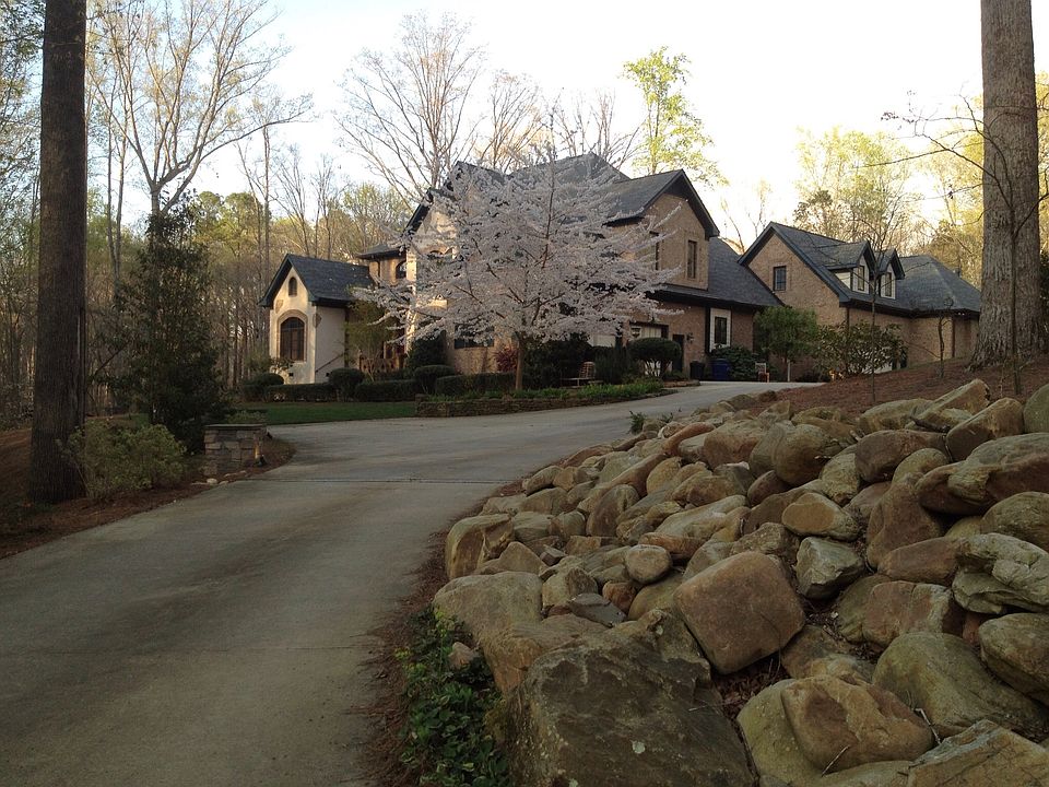 2nd image of 4004 Perthcroft Pl