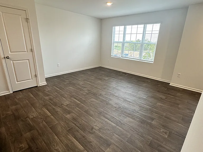 1534 Yosemite Way — Photo 9