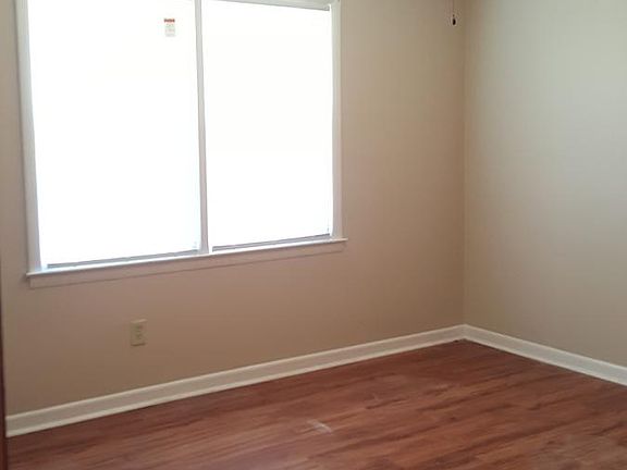 3rd image of 1028 Patrick Dr