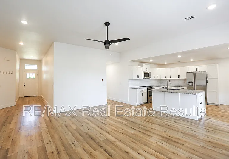 2901 SW 8th St — Photo 6