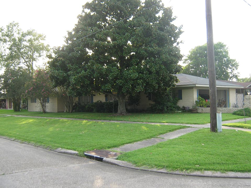 825 Palm St.