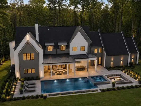 372 Chattahoochee St, Roswell, GA 30075