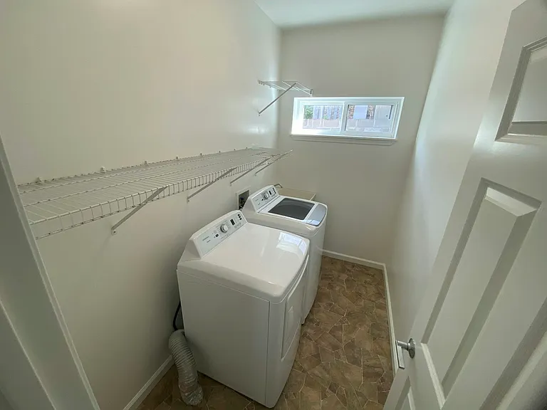1886 Saint Louis Dr — Photo 11