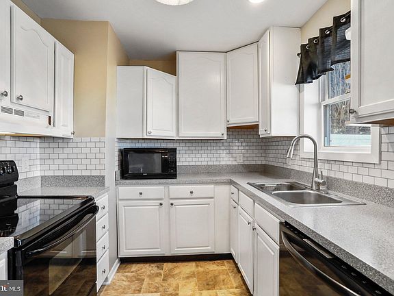 4th image of 502 Tall Cedar Ln