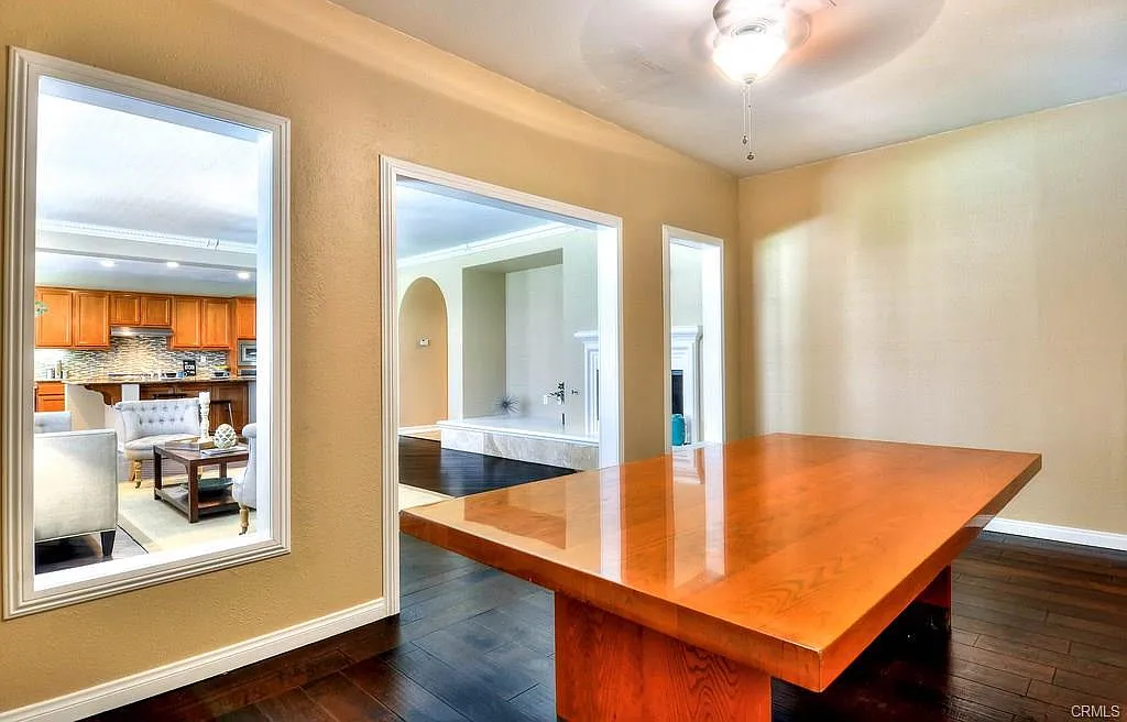Building Photo - 6357 La Mesa St