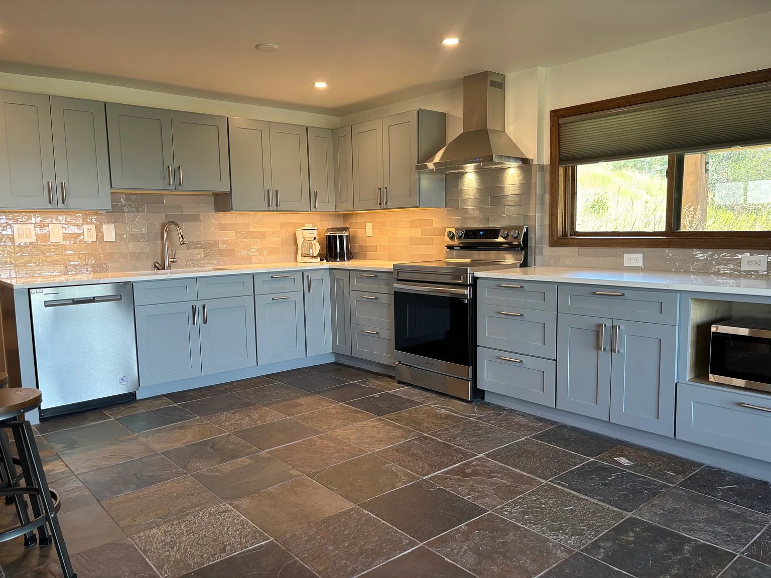 2 bed, 1000 sqft, $3,500 — Photo 4