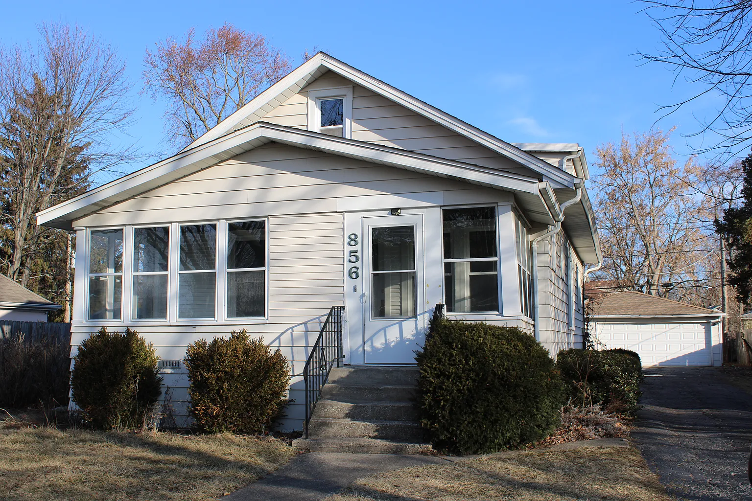 856 Woodlawn Ave photo 1