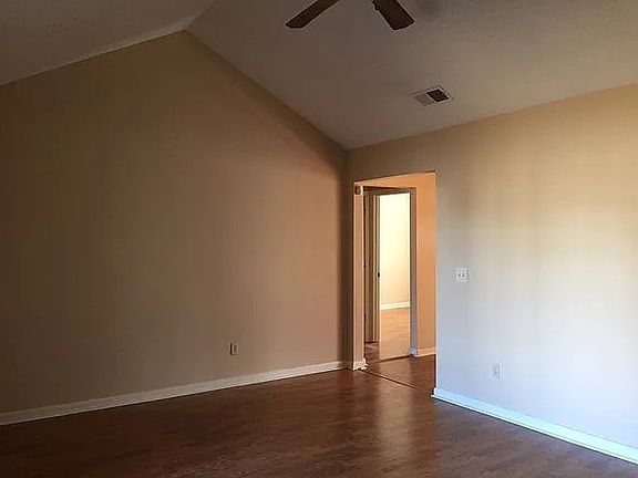 5th image of 1646 Latham Ct