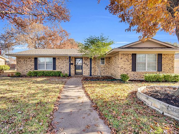 3rd image of 202 Vanderbilt Ln