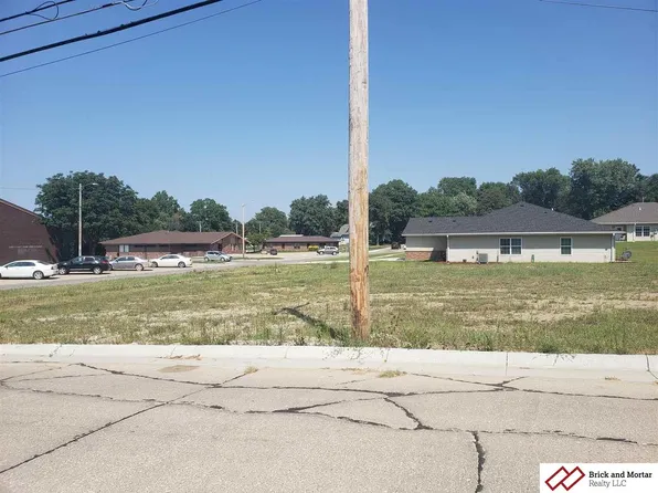 1102 N 10th St, Beatrice, NE 68310