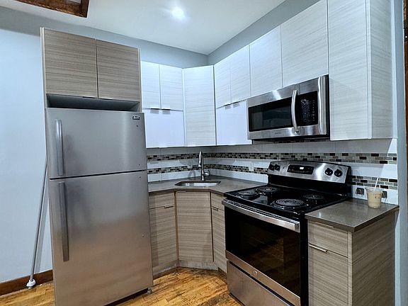 3rd image of 390 E 23rd St APT 2R