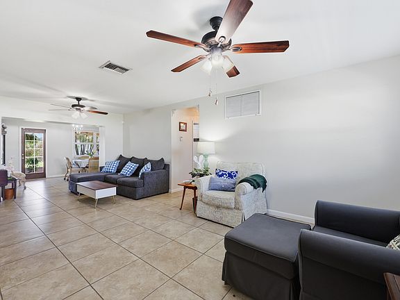 5th image of 305 Circle E