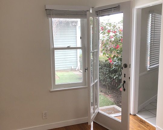 4th image of 935 N Vista St #1/2