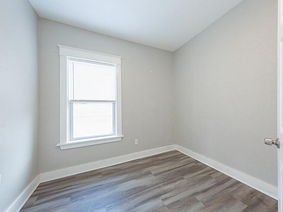 4th image of 323 Brighton Ave